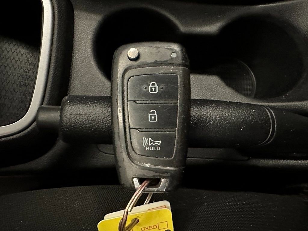 Used 2023 Hyundai Venue SE image 14