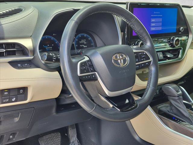 Used 2023 Toyota Highlander Limited FWD image 10