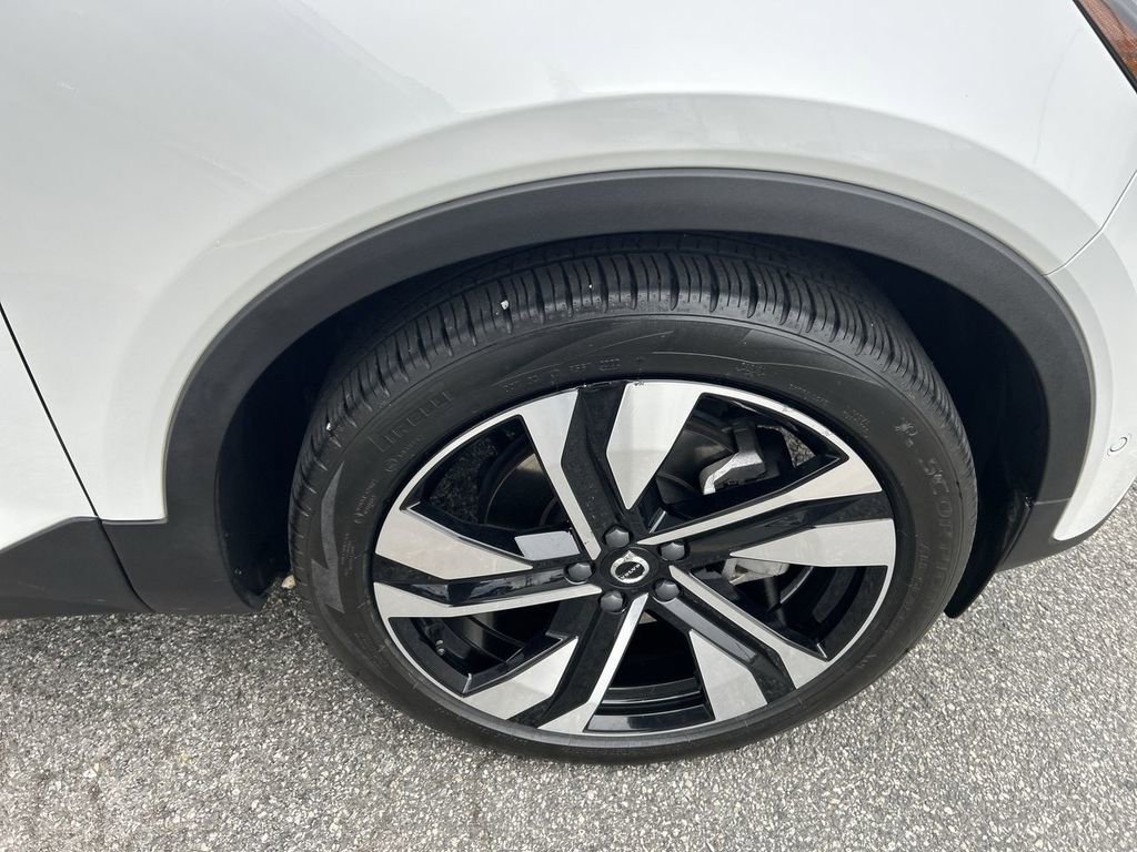 Certified 2023 Volvo XC40 B5 Plus w/ Driver Assist Package image 13