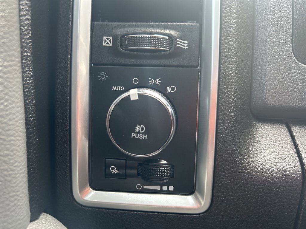 Used 2019 RAM 1500 Big Horn AWD/4WD image 17