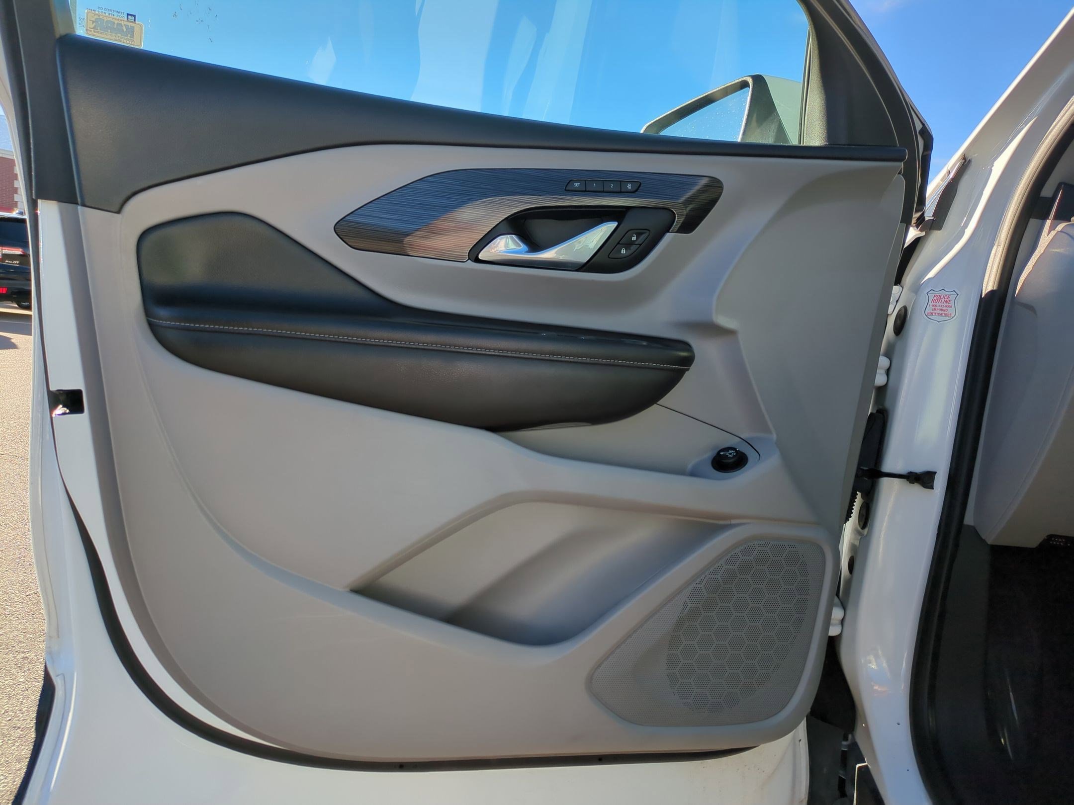 Used 2023 GMC Terrain SLT image 15