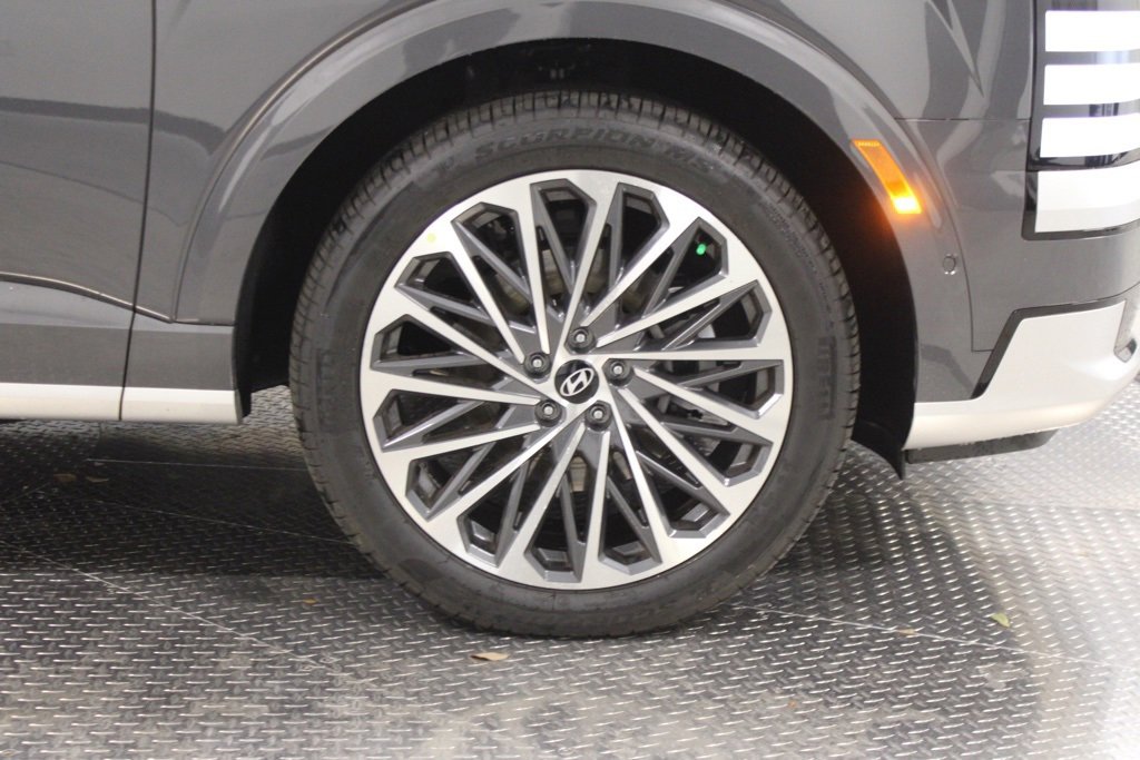 Used 2026 Hyundai Palisade Calligraphy image 17