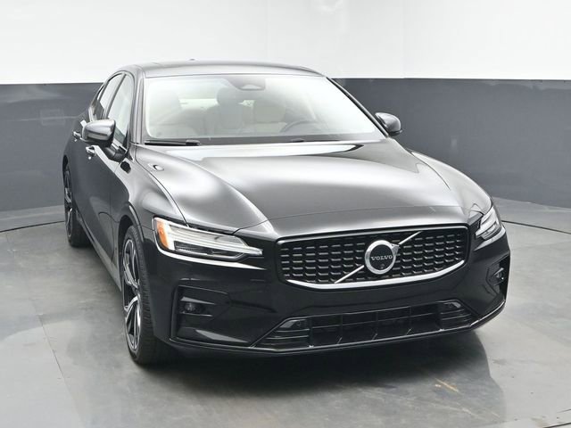 Used 2024 Volvo S60 B5 Plus image 2