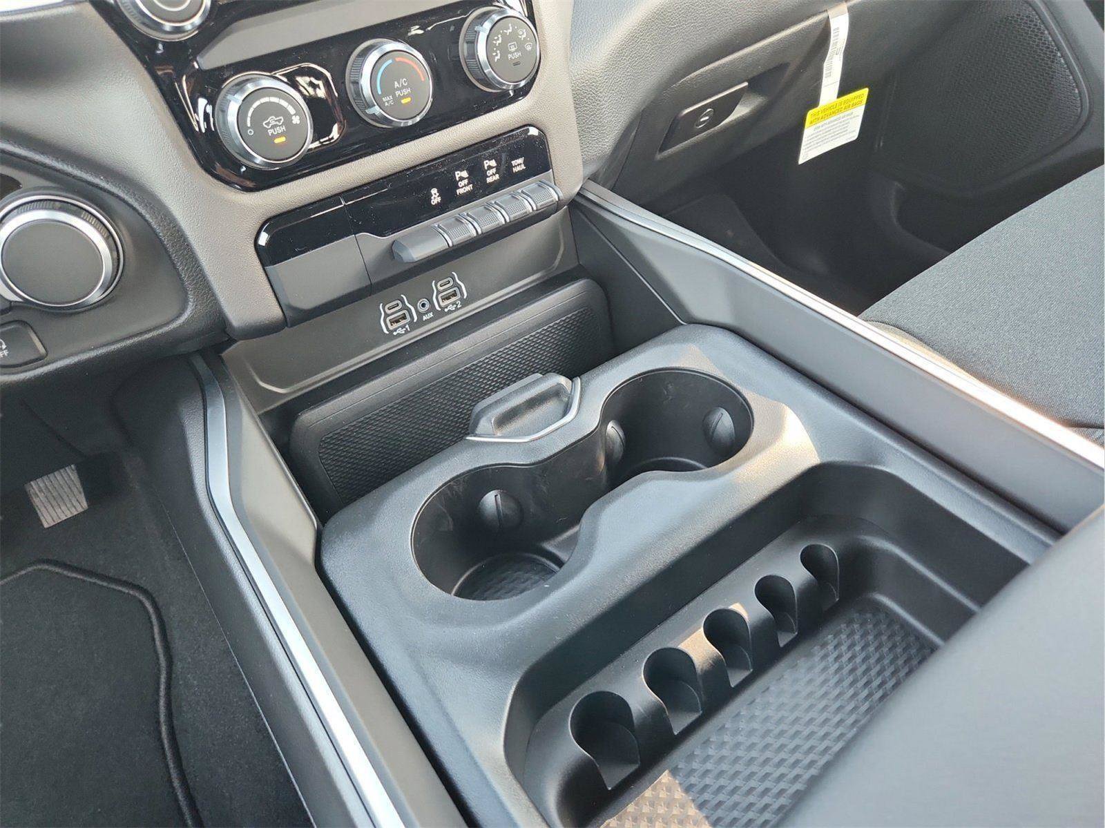 New 2026 RAM 1500 Express AWD/4WD image 21