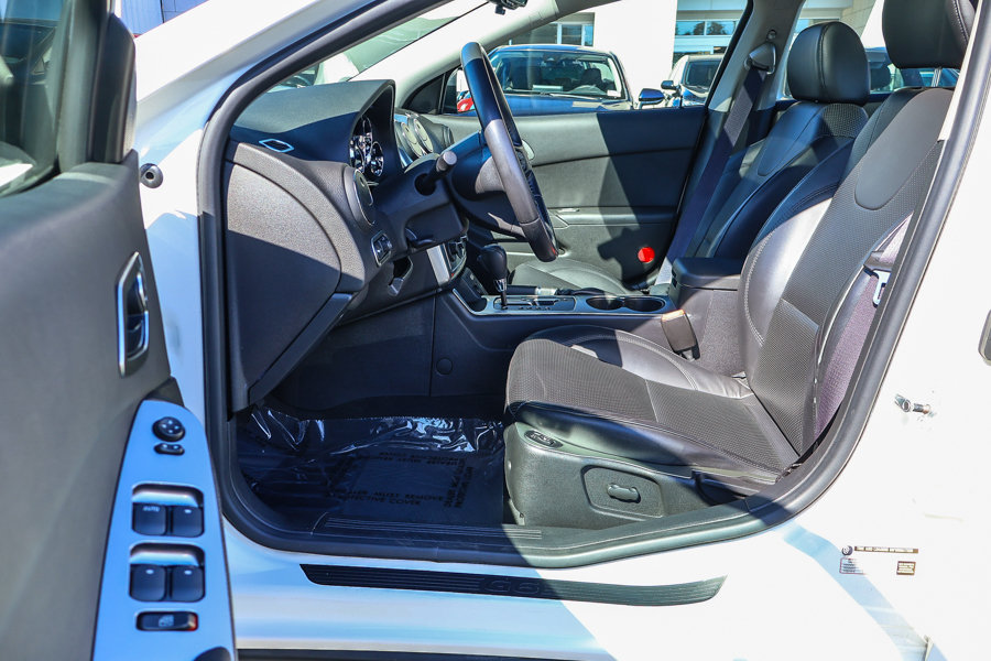 Used 2005 Pontiac G6 GT w/ Premium Value Package FWD image 2