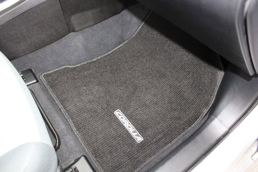Used 2015 Toyota Corolla L FWD image 41