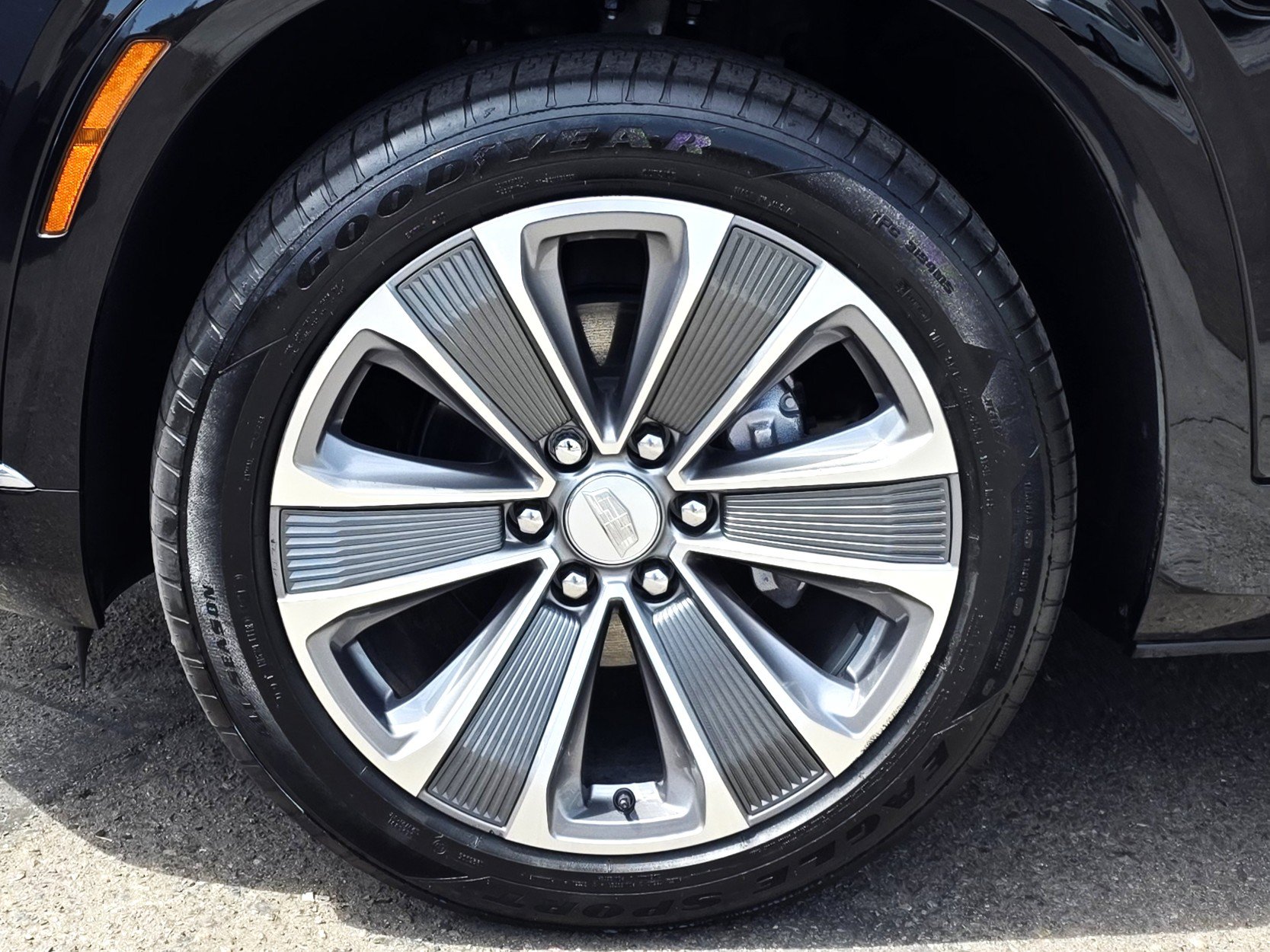 Used 2026 Cadillac Vistiq Luxury w/ LPO, Premium Carpet Package AWD/4WD image 9