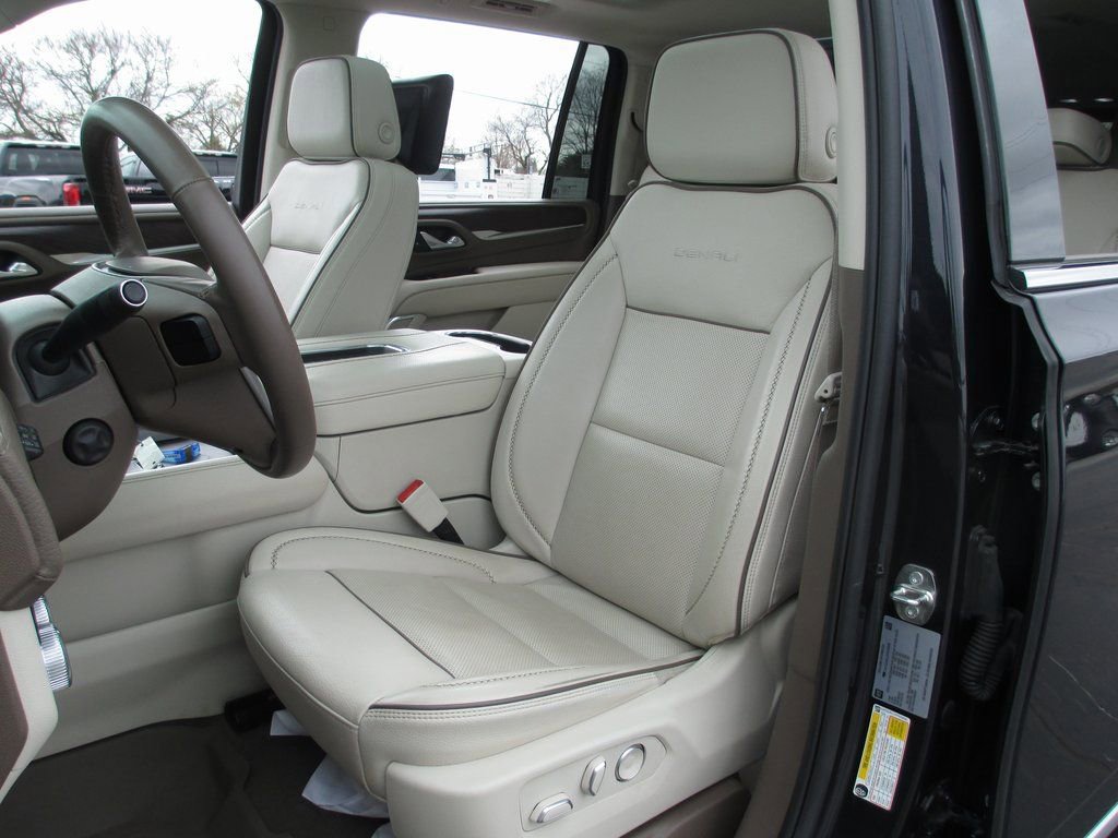 Used 2023 GMC Yukon XL Denali w/ LPO, Floor Liner Package image 22