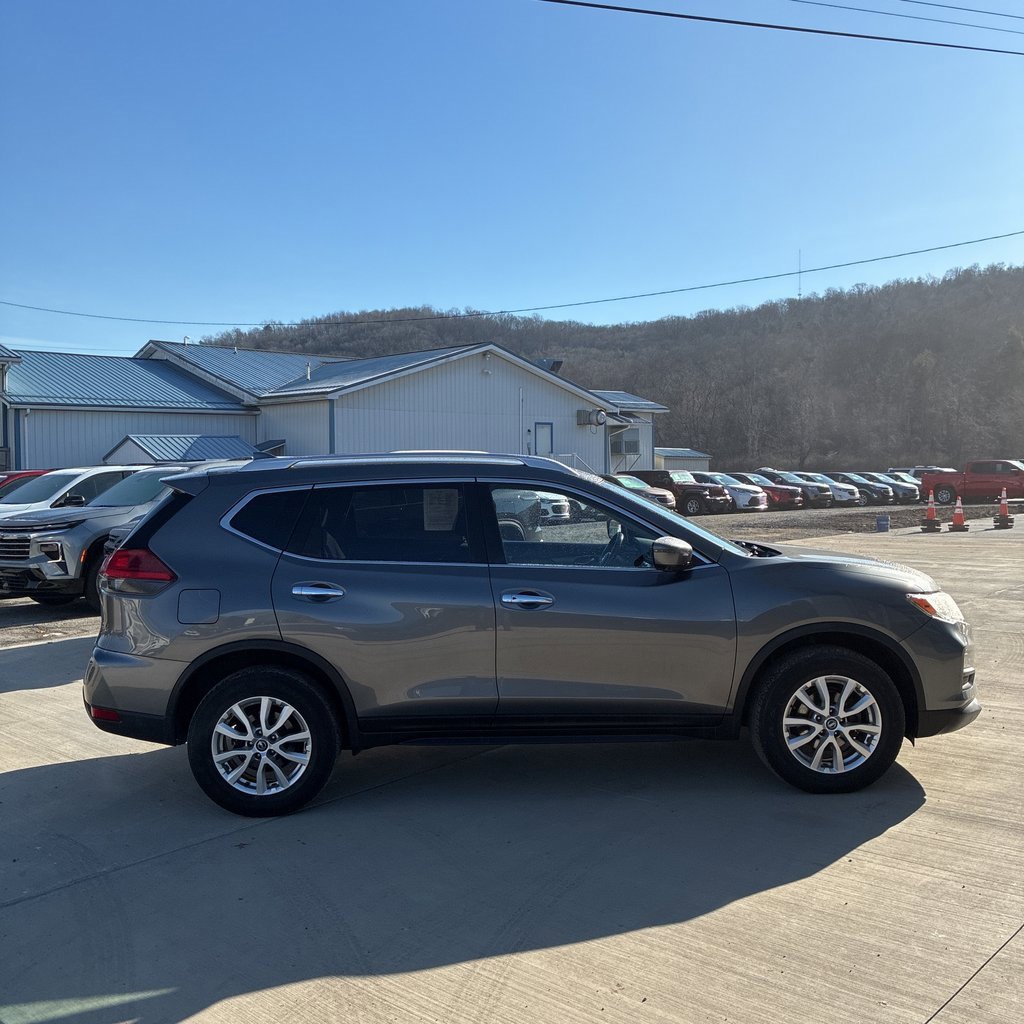 Used 2017 Nissan Rogue SV w/ SV Premium Package image 6