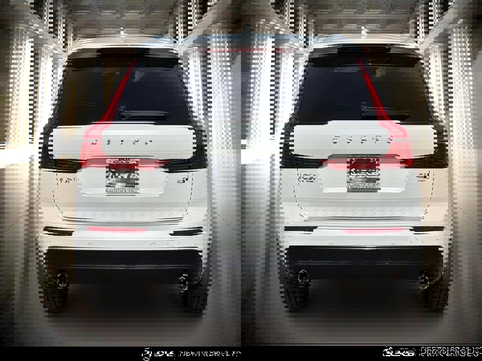 Used 2018 Volvo XC60 T5 Momentum w/ Convenience Package image 5