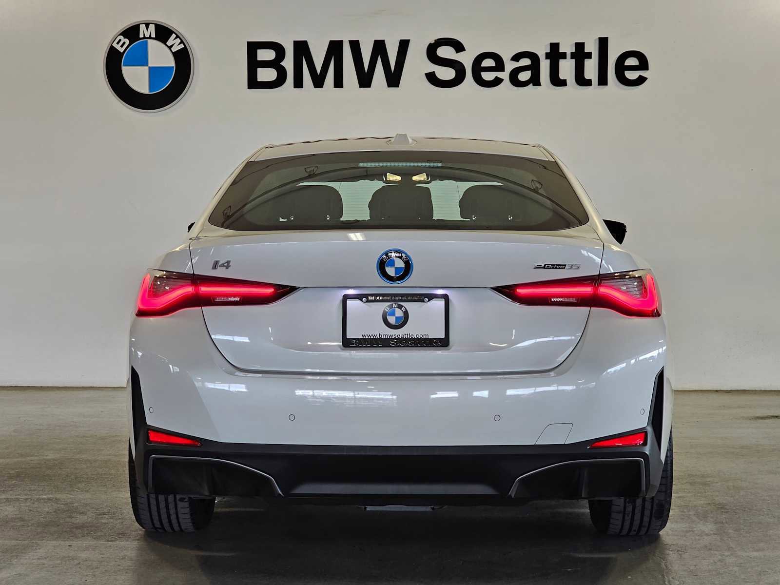 Used 2023 BMW i4 eDrive35 image 5