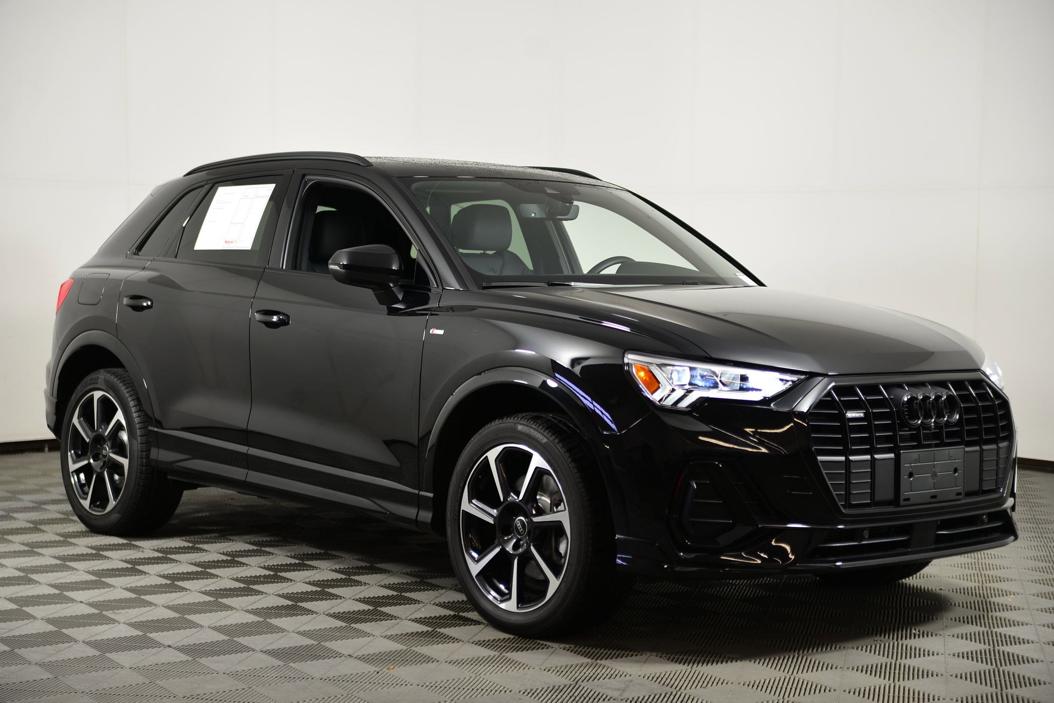 Certified 2025 Audi Q3 2.0T Premium Plus w/ Premium Plus Package image 6