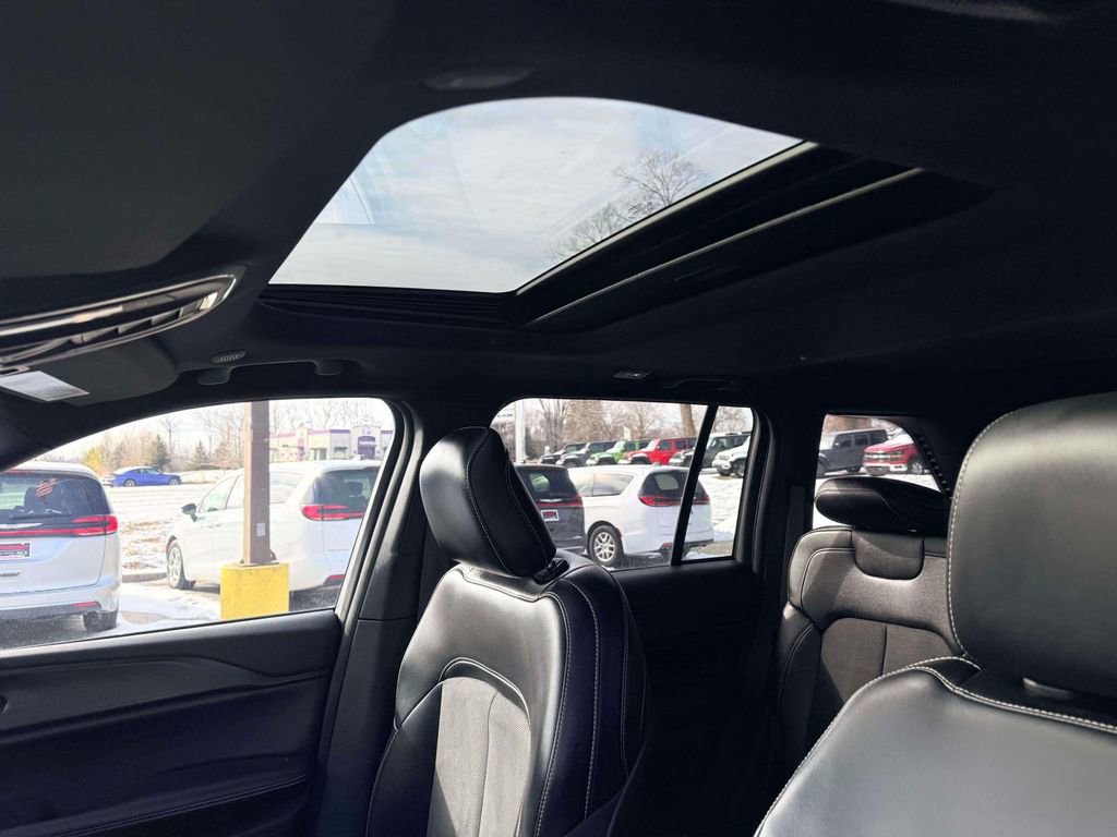 Used 2024 Jeep Grand Cherokee Altitude image 15