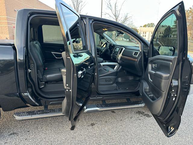 Used 2017 Nissan Titan SL image 18