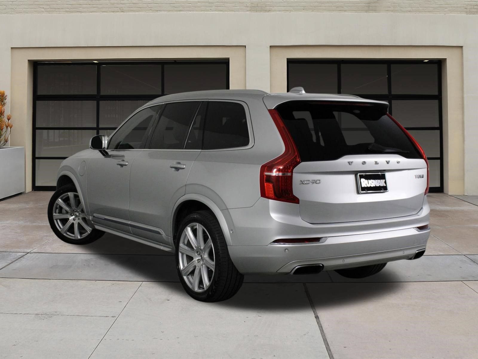 Used 2017 Volvo XC90 T8 Inscription w/ Luxury Package AWD/4WD image 2