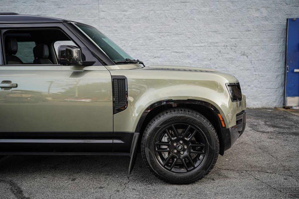 Used 2022 Land Rover Defender 90 X-Dynamic S image 17