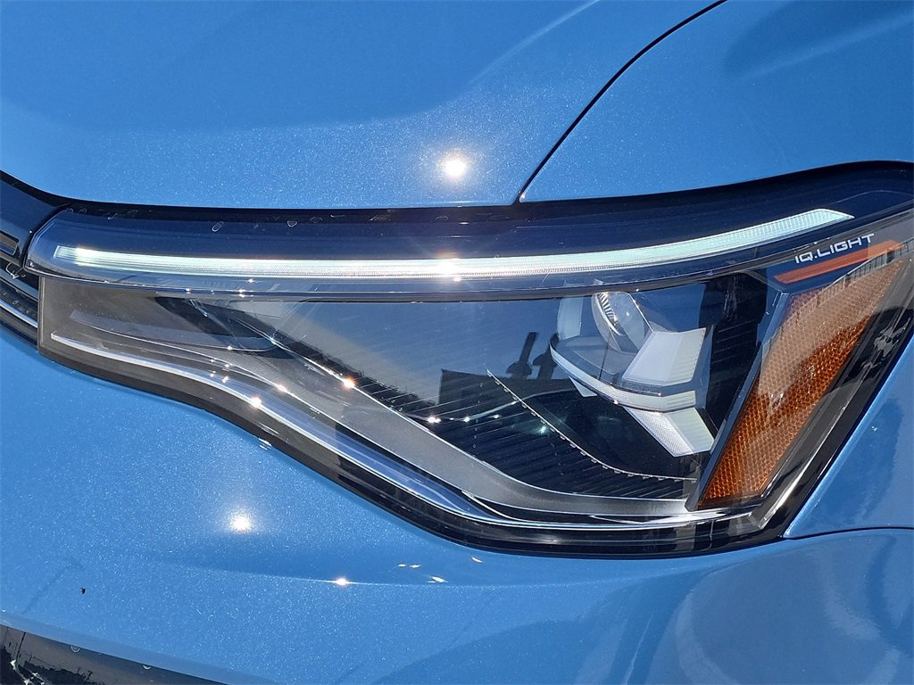 New 2026 Volkswagen Taos SE image 7