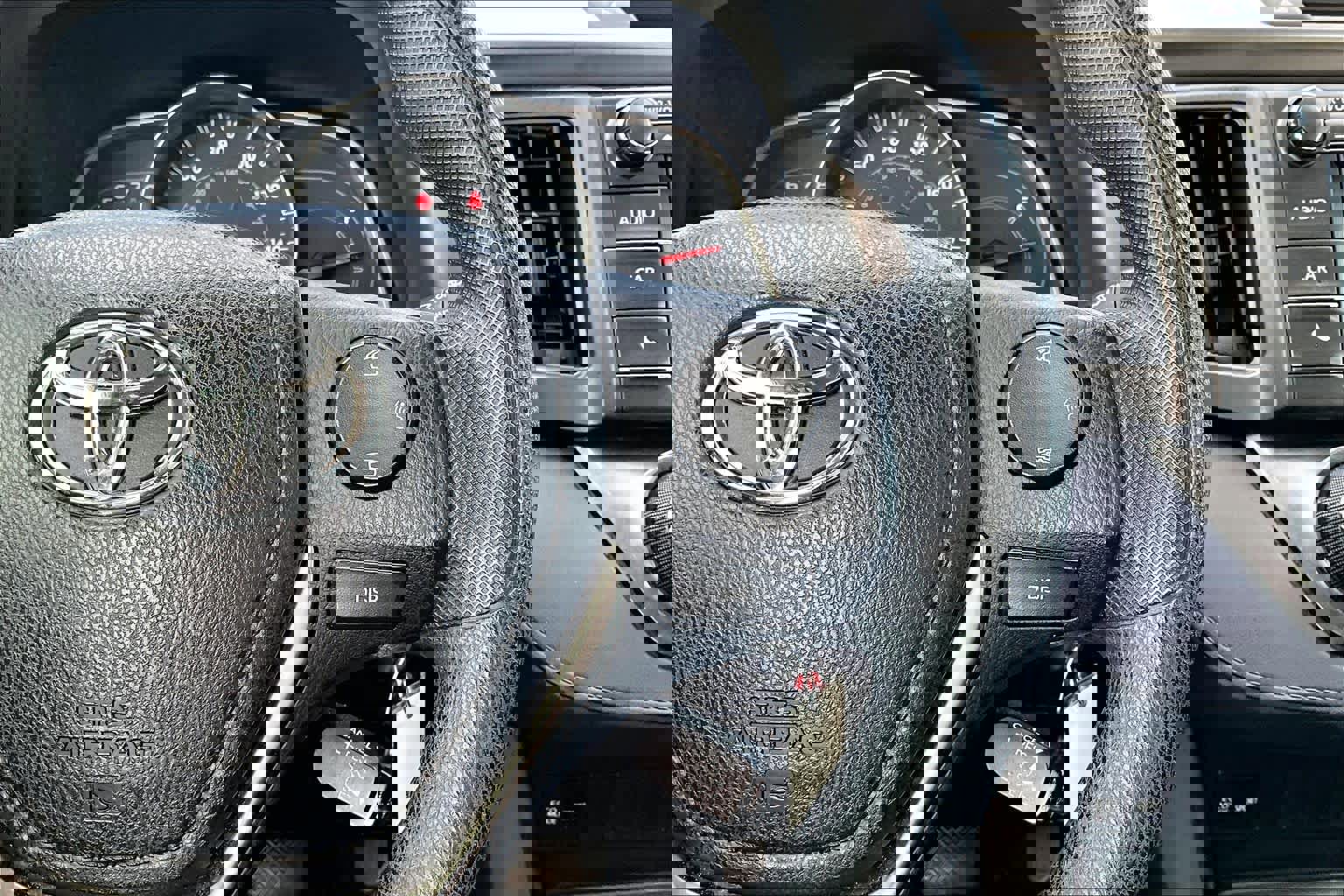 Used 2014 Toyota RAV4 LE image 23