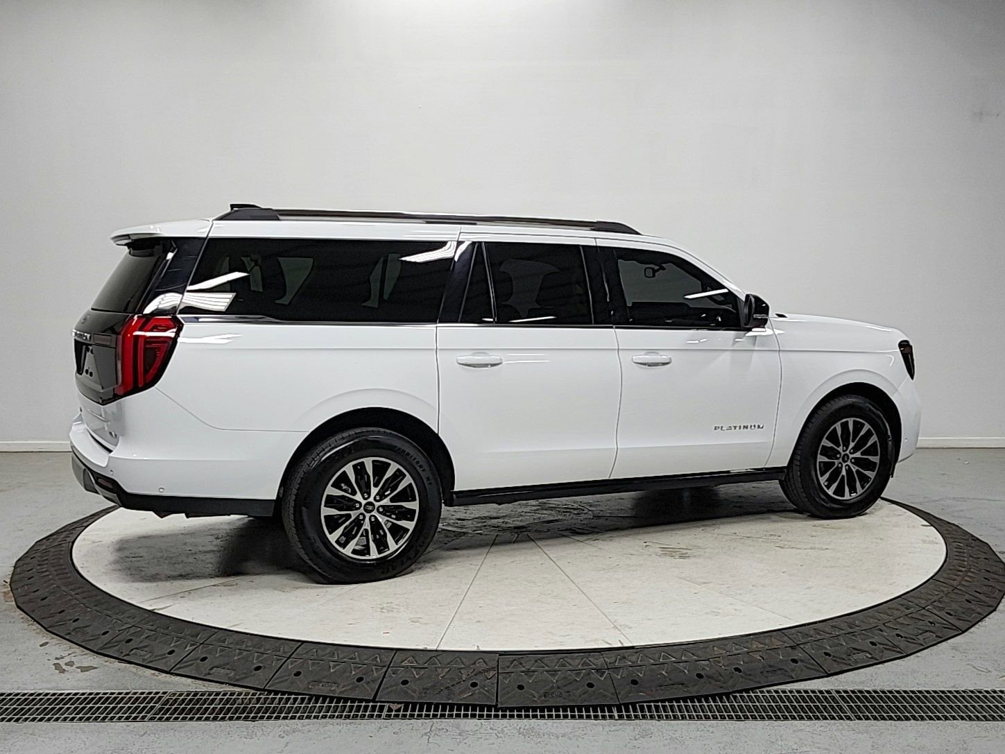 Used 2025 Ford Expedition Max Platinum image 7