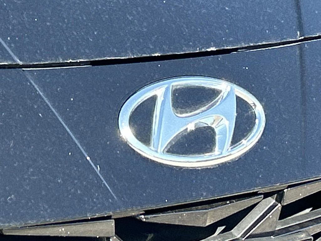 Used 2022 Hyundai Elantra Limited image 11