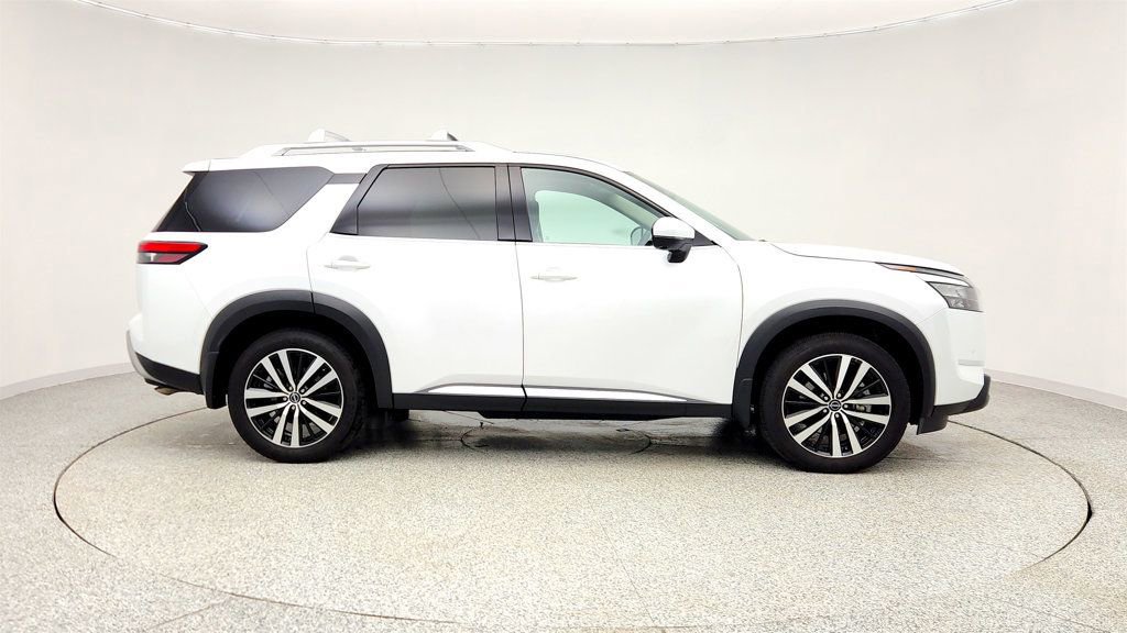Used 2025 Nissan Pathfinder Platinum image 4