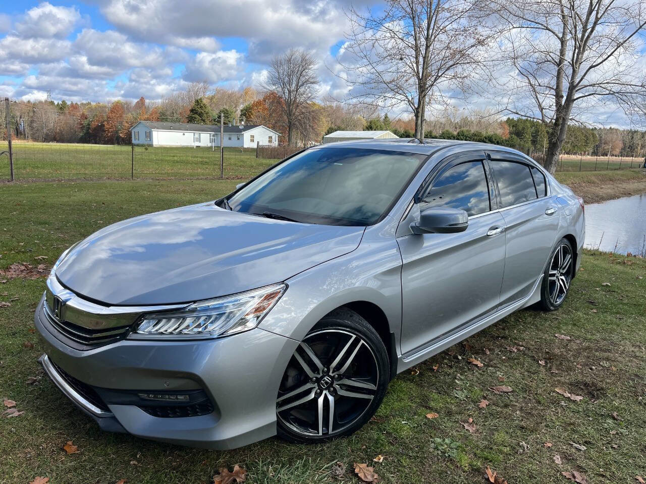 Used 2017 Honda Accord Touring image 1