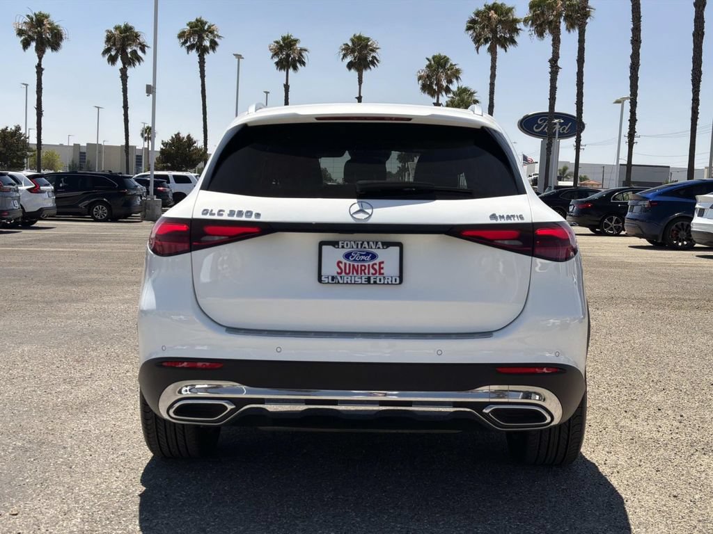 Used 2025 Mercedes-Benz GLC 350e 4MATIC image 6