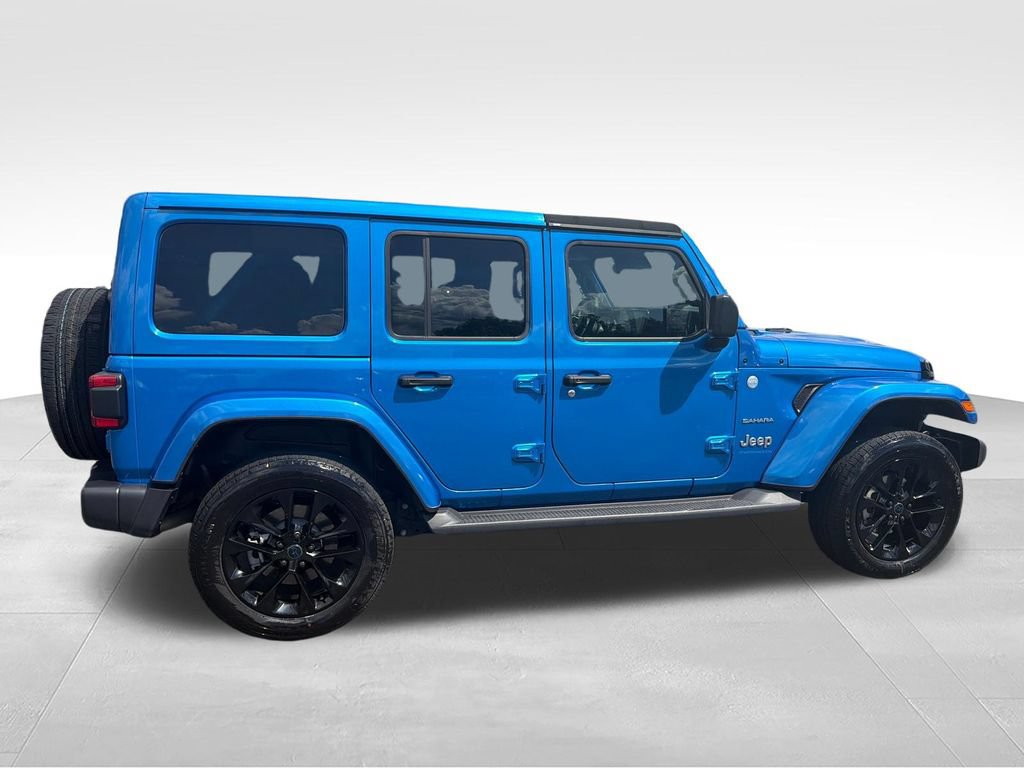 Used 2024 Jeep Wrangler Unlimited Sahara w/ Technology Group AWD/4WD image 8