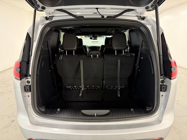 New 2026 Chrysler Pacifica Limited w/ S Appearance Package FWD image 8