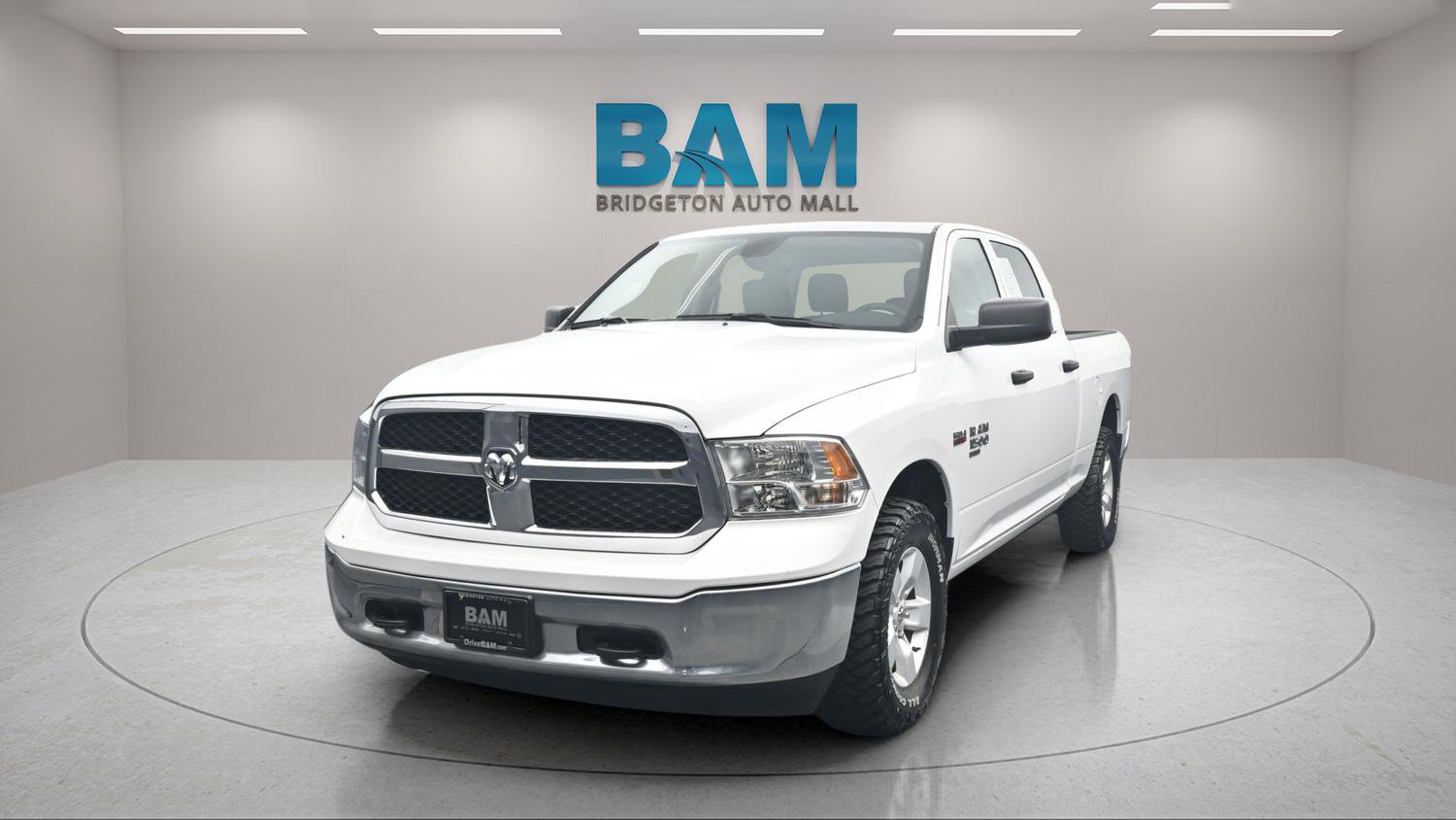 Used 2022 RAM 1500 Classic SLT w/ Protection Group AWD/4WD image 3