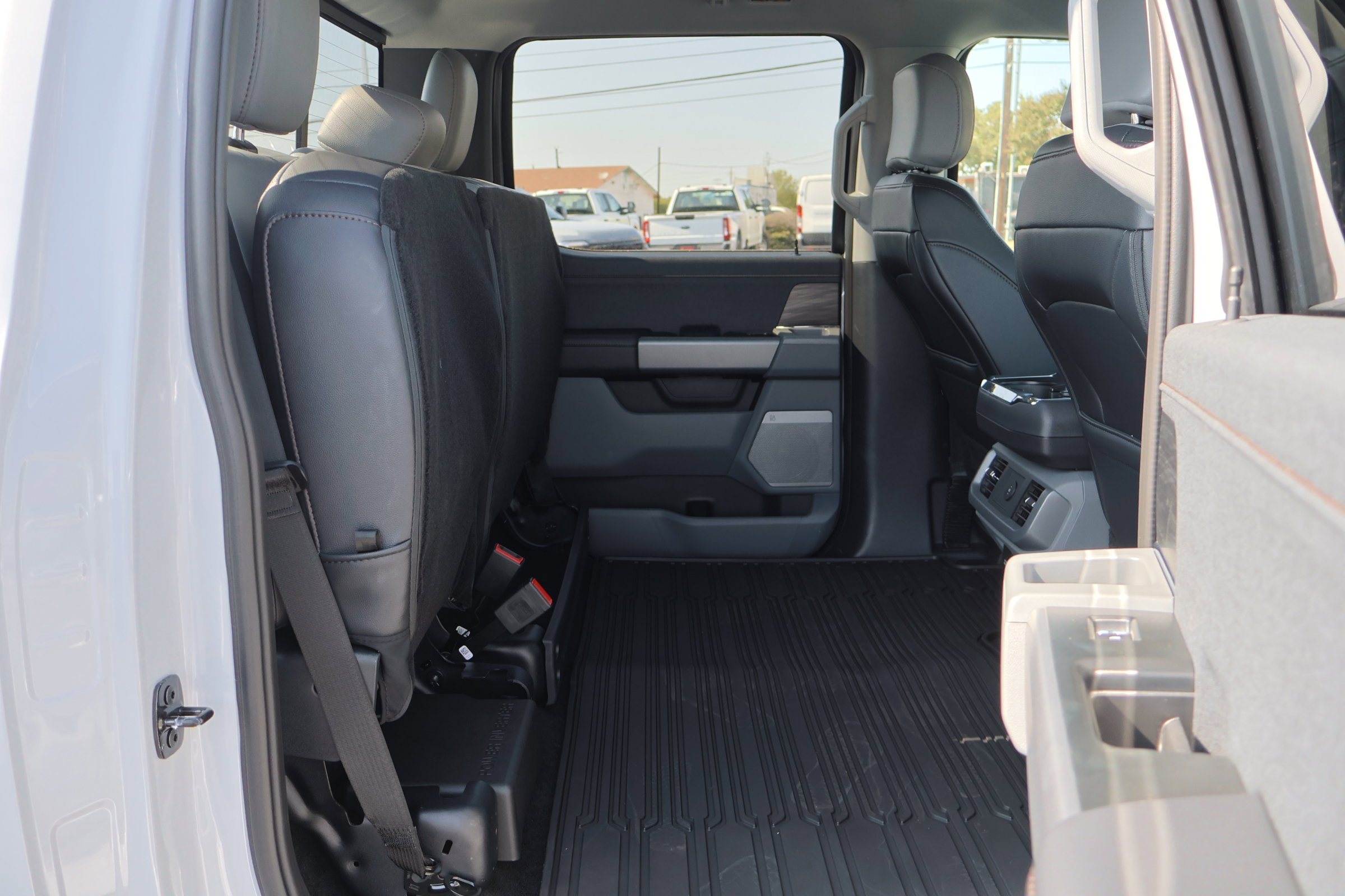 Certified 2025 Ford F150 Lariat w/ Equipment Group 501A Mid image 31