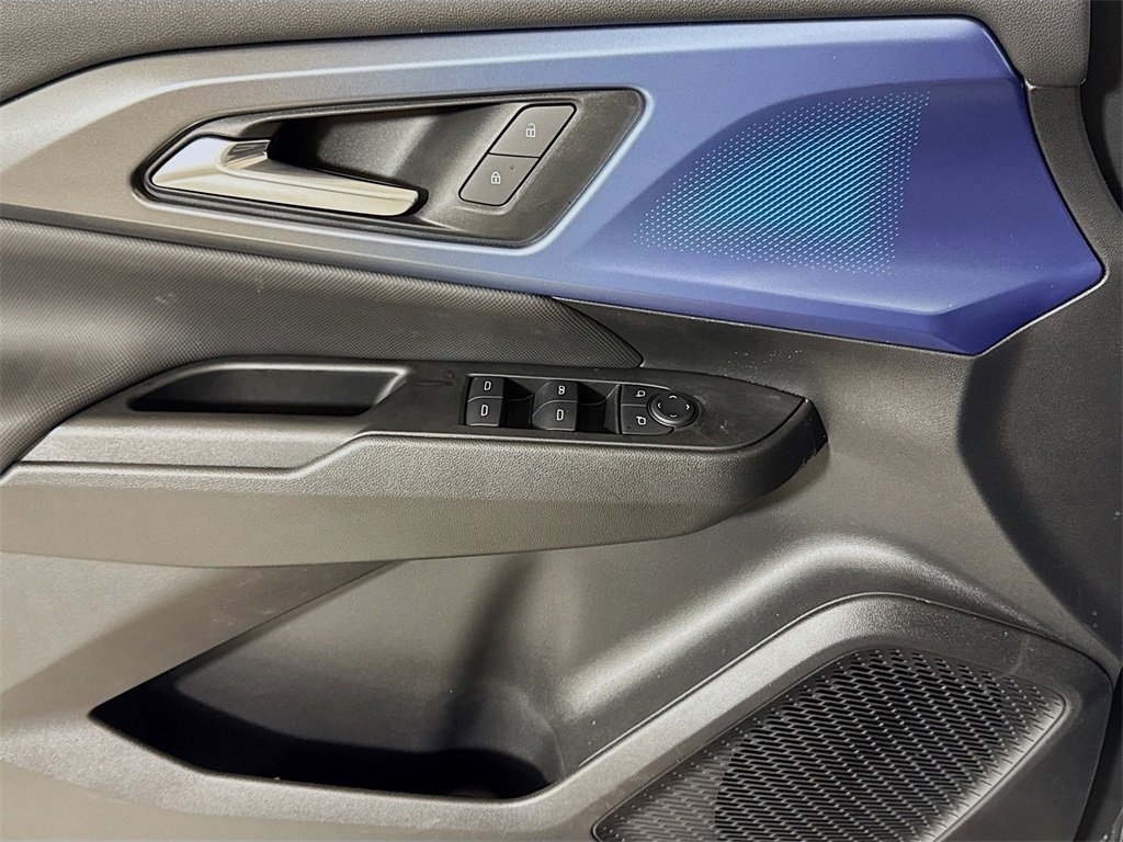 New 2025 Chevrolet Equinox EV LT image 16