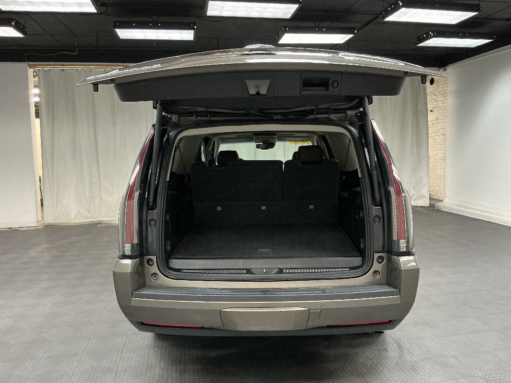 Used 2016 Cadillac Escalade ESV Luxury AWD/4WD image 29