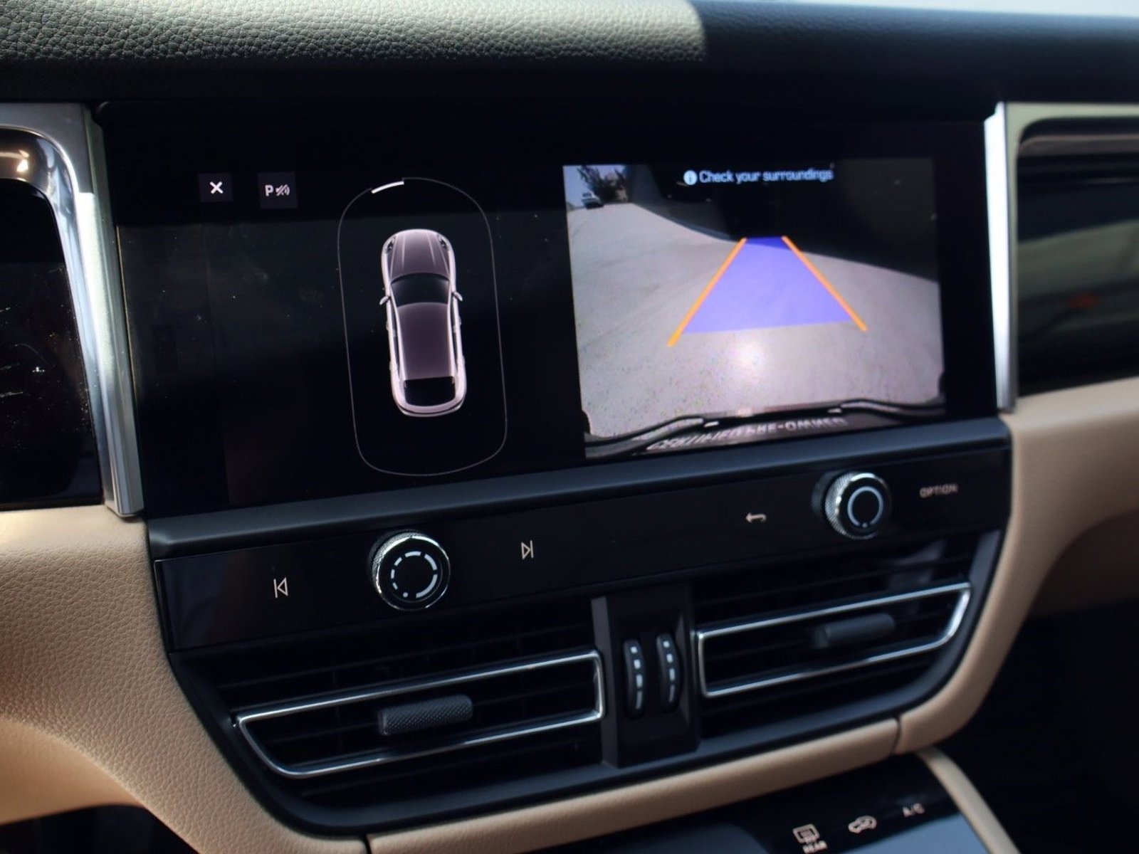 Certified 2022 Porsche Macan AWD/4WD image 19