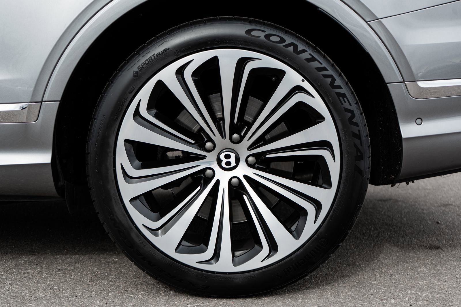 Certified 2022 Bentley Bentayga image 7