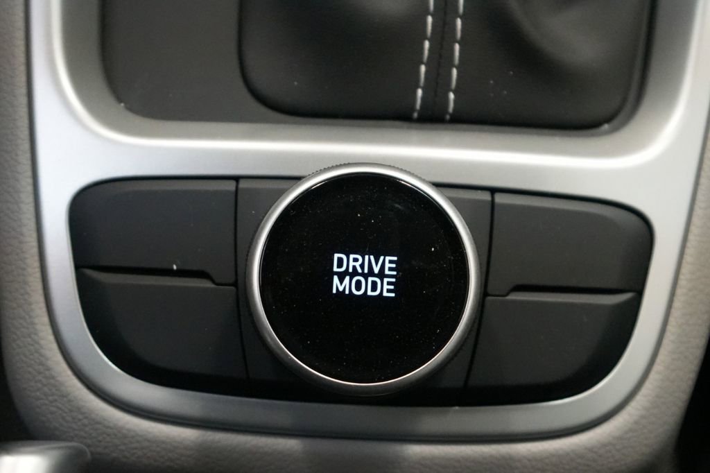 New 2024 Hyundai Venue SEL image 39