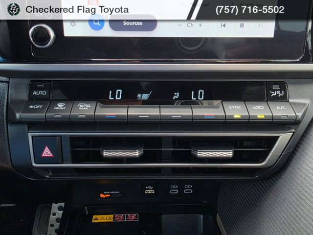 Used 2025 Toyota Camry SE w/ Convenience Package image 37