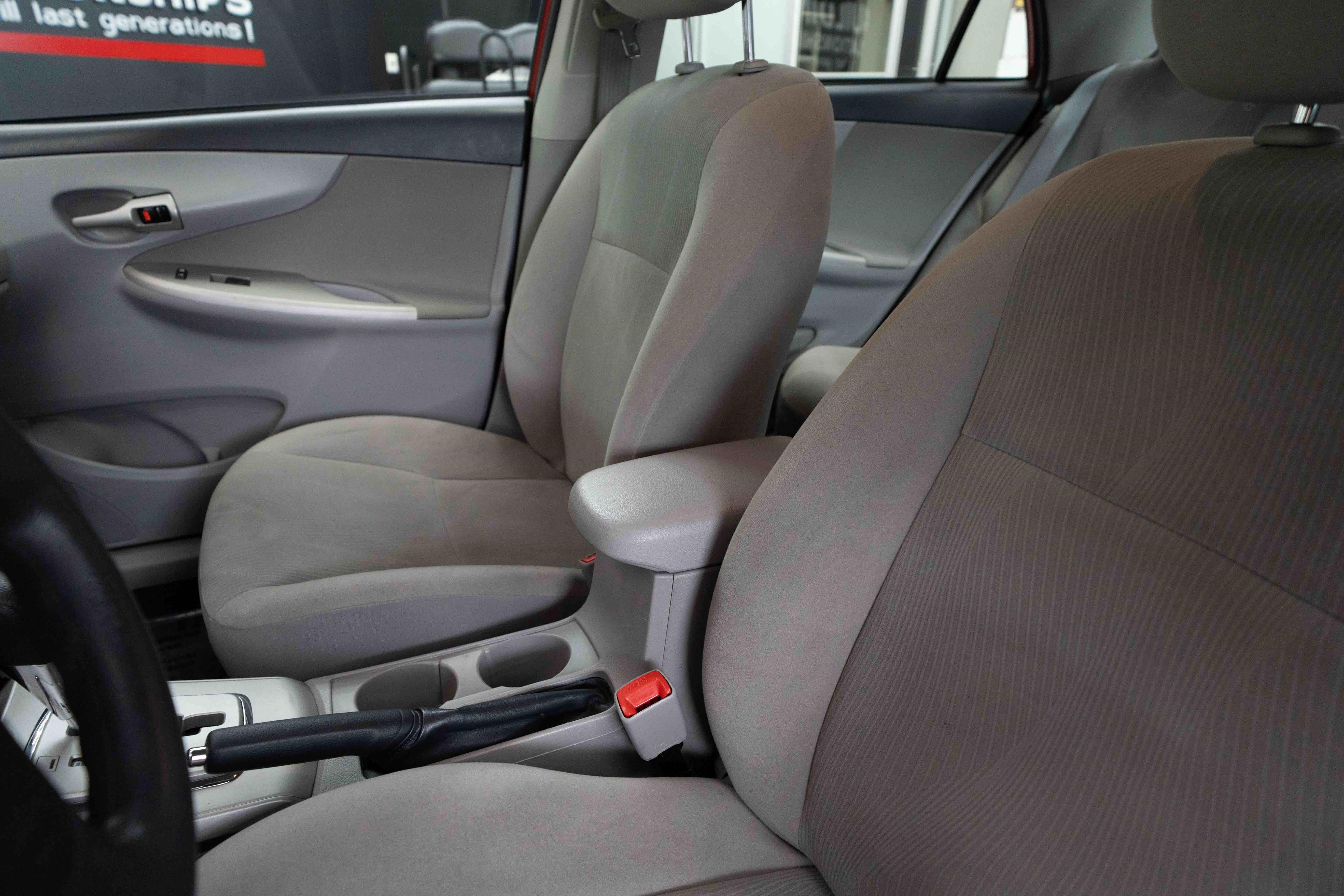 Used 2013 Toyota Corolla LE FWD image 10