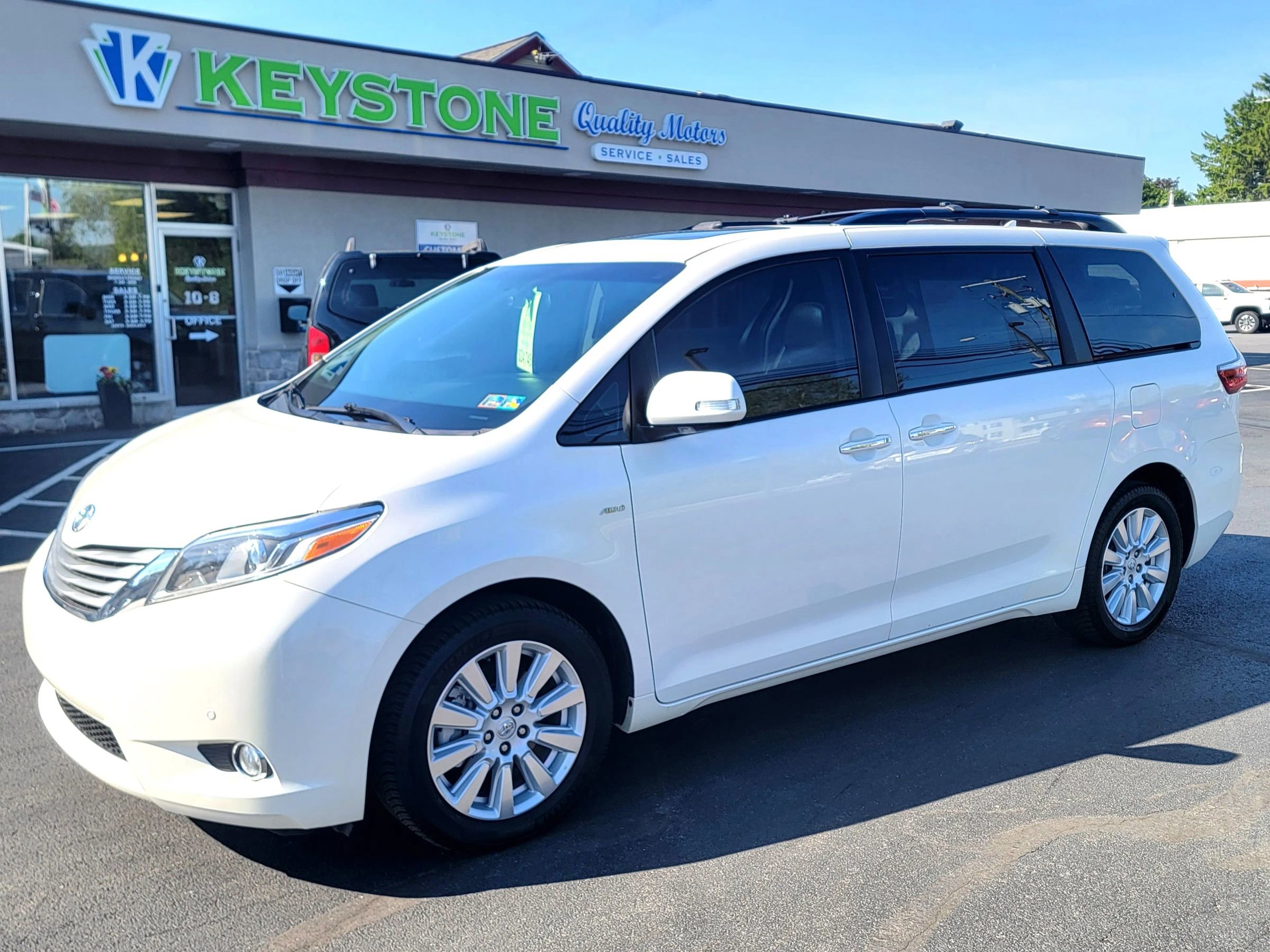 Used 2017 Toyota Sienna Limited Premium AWD/4WD image 1