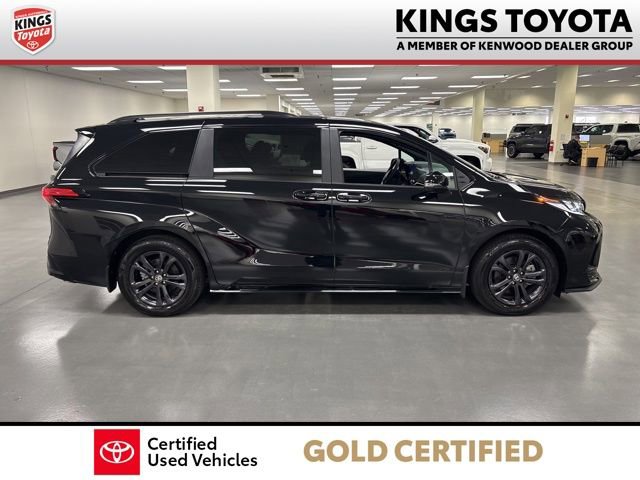Used 2025 Toyota Sienna XSE w/ XSE Premium Package image 11