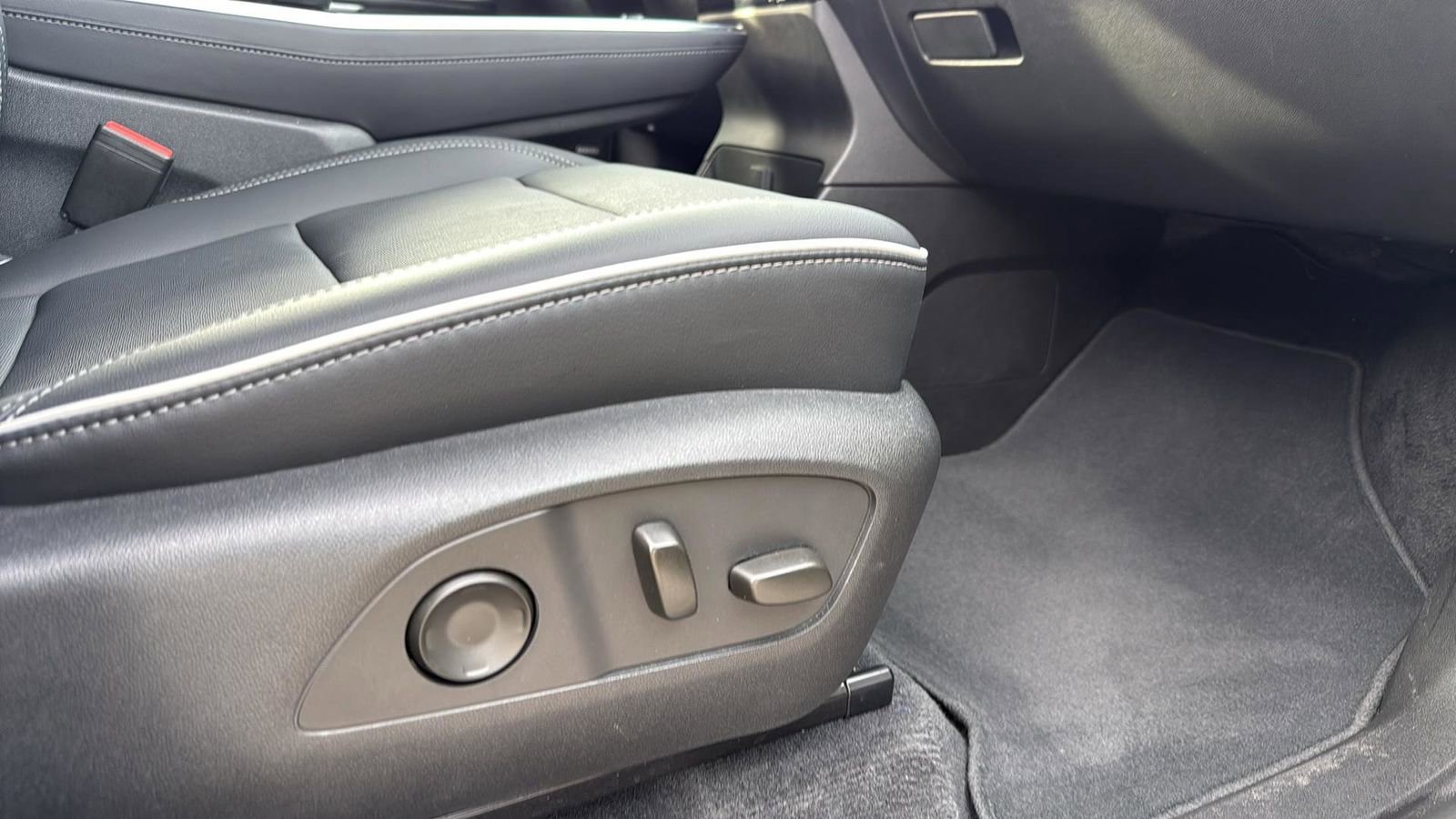 Used 2025 Buick Enclave Preferred image 25