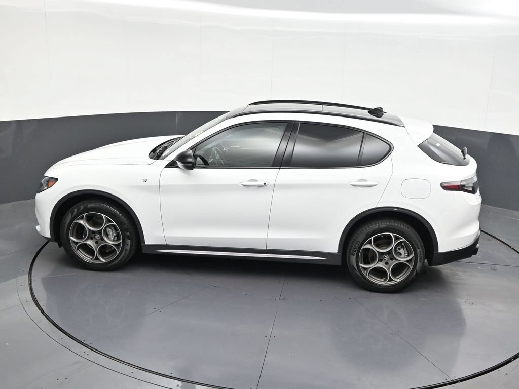 Used 2024 Alfa Romeo Stelvio Ti AWD/4WD image 16