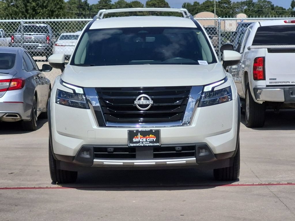 Used 2023 Nissan Pathfinder SL AWD/4WD image 9