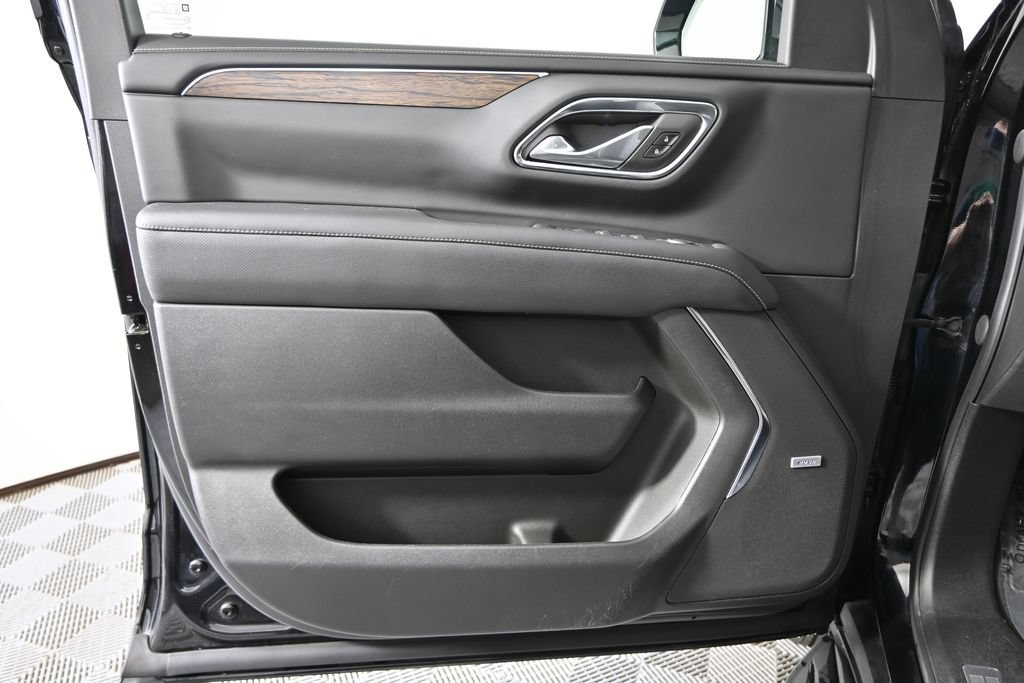Used 2023 Chevrolet Tahoe Premier w/ Premium Package 2 AWD/4WD image 19
