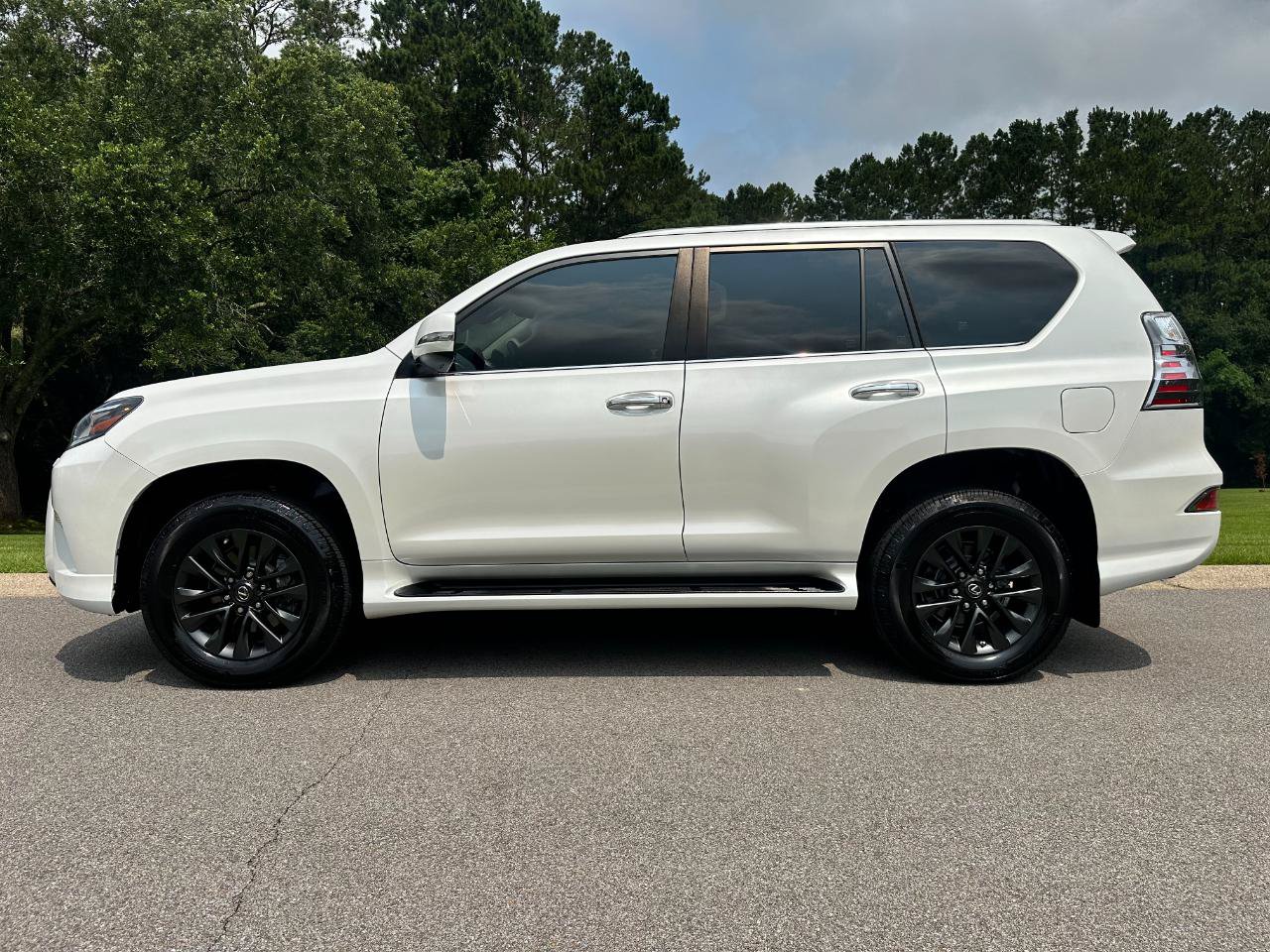 Used 2023 Lexus GX 460 Premium w/ Premium Package AWD/4WD image 8