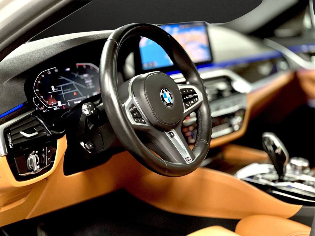 Used 2022 BMW 530i xDrive w/ M Sport Package image 15