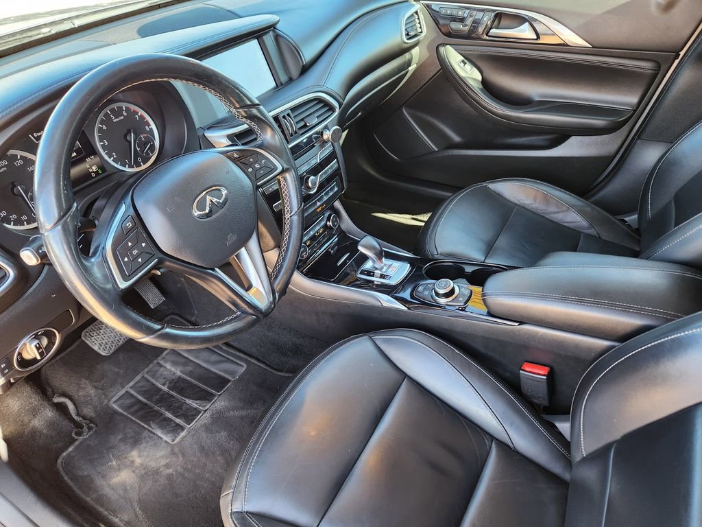 Used 2017 INFINITI QX30 Premium w/ Technology Package image 7