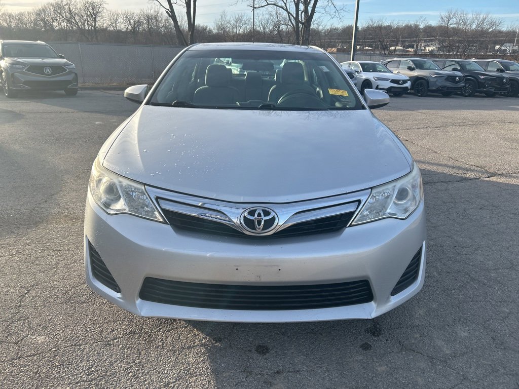 Used 2013 Toyota Camry LE image 2