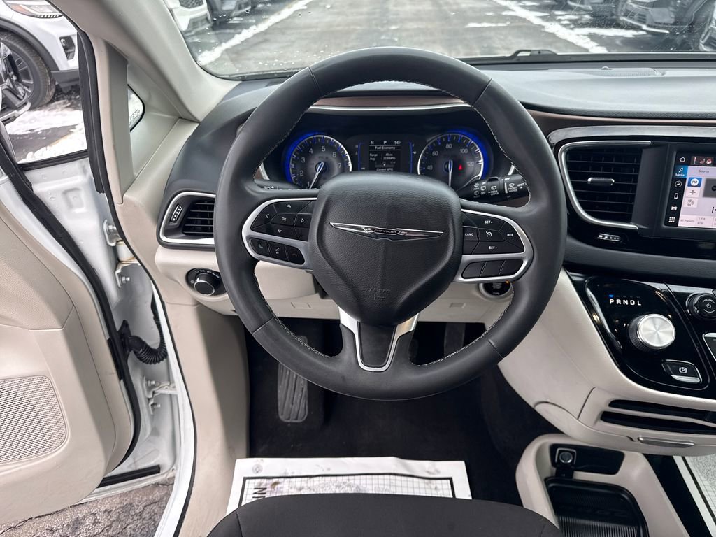 Used 2022 Chrysler Voyager LX FWD image 23