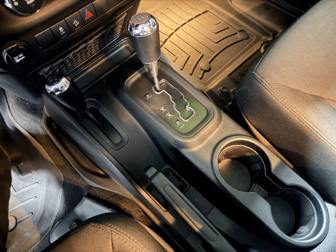 Used 2018 Jeep Wrangler Unlimited Sport w/ Connectivity Group image 19